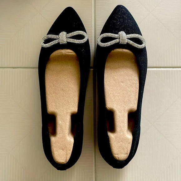 Women’s Skechers flats - Picture 2 of 6